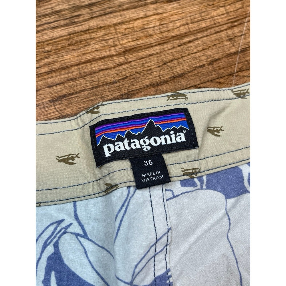 Patagonia‎ Boardshorts Mens 36 Swim Trunks Drawstring Green Pattern Hawaiian - Picture 2 of 6
